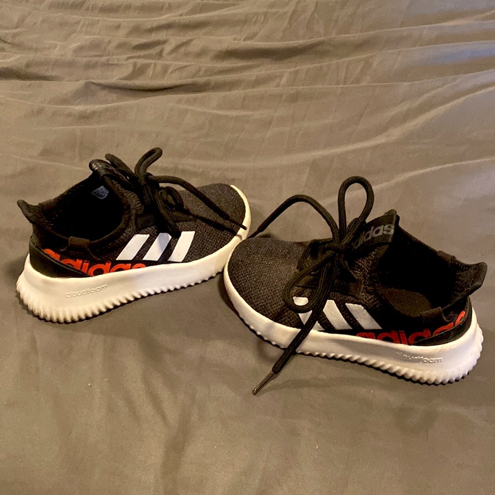 Boys adidas cloud foam